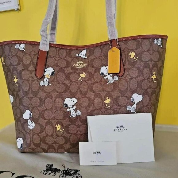 COACH X PEANUTS CITY TOTE IN SIGNATURE CANVAS WITH SNOOPY - Picture 2 of 7